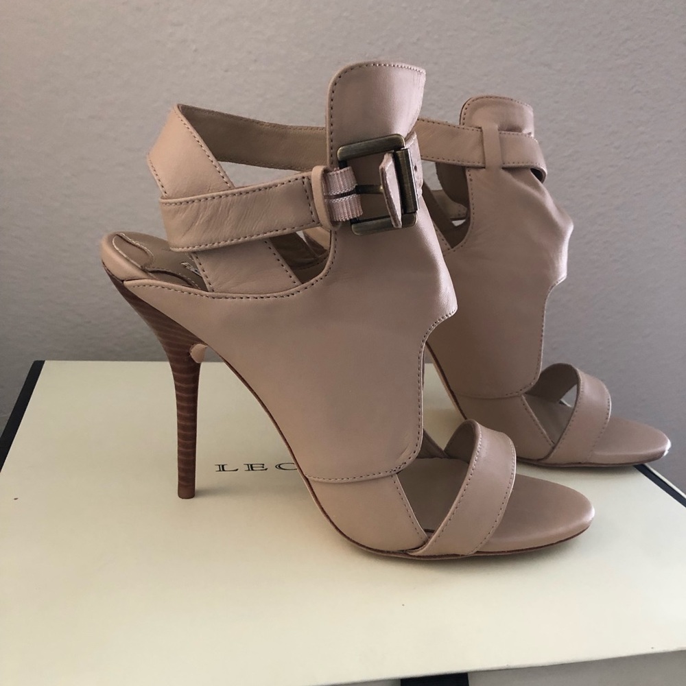Leon Max adorable tan funky heels